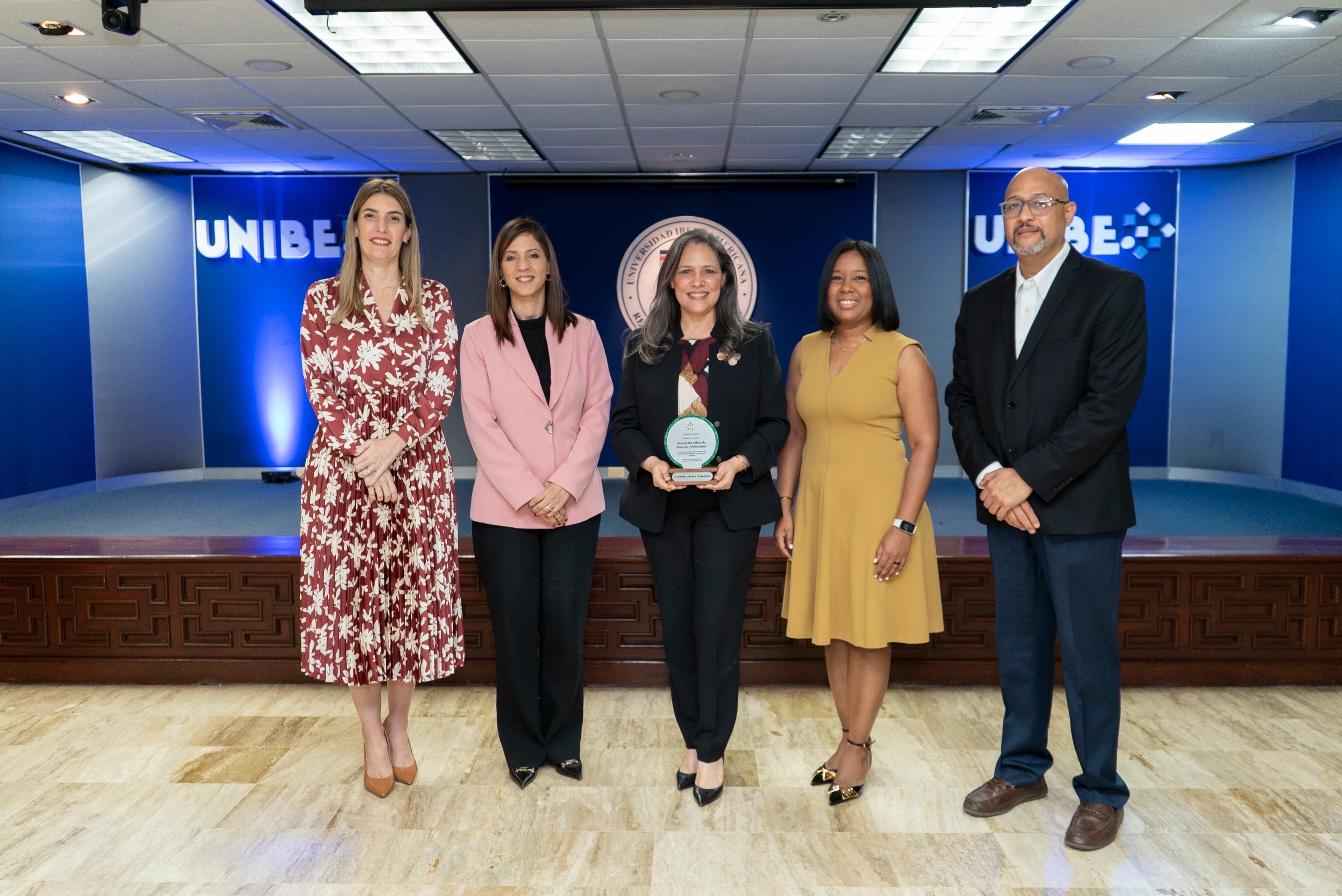 Asociación Cibao recibe reconocimiento por promover el aporte del voluntariado ambiental