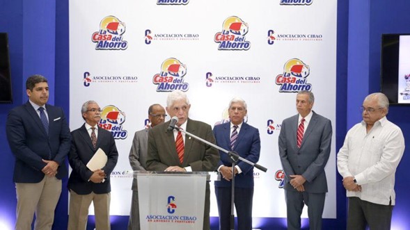 ASOCIACIÓN CIBAO PREMIA A AHORRANTES CON BECAS ESCOL...